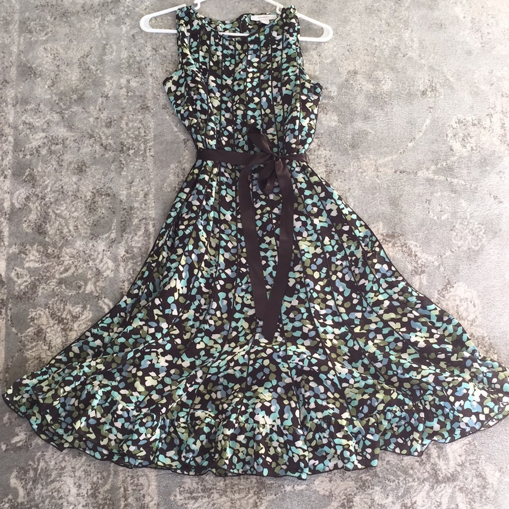 Sleeveless flare dress